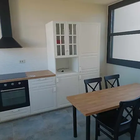 Newly Built In Kampani Kambánion